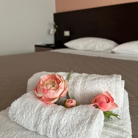 Bed & Breakfast La Rondinella Cerasolo Екстер'єр фото