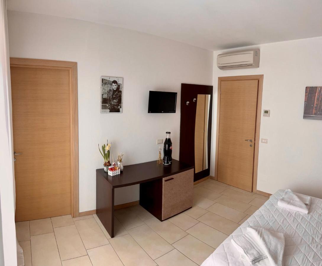 Bed & Breakfast La Rondinella Cerasolo Екстер'єр фото